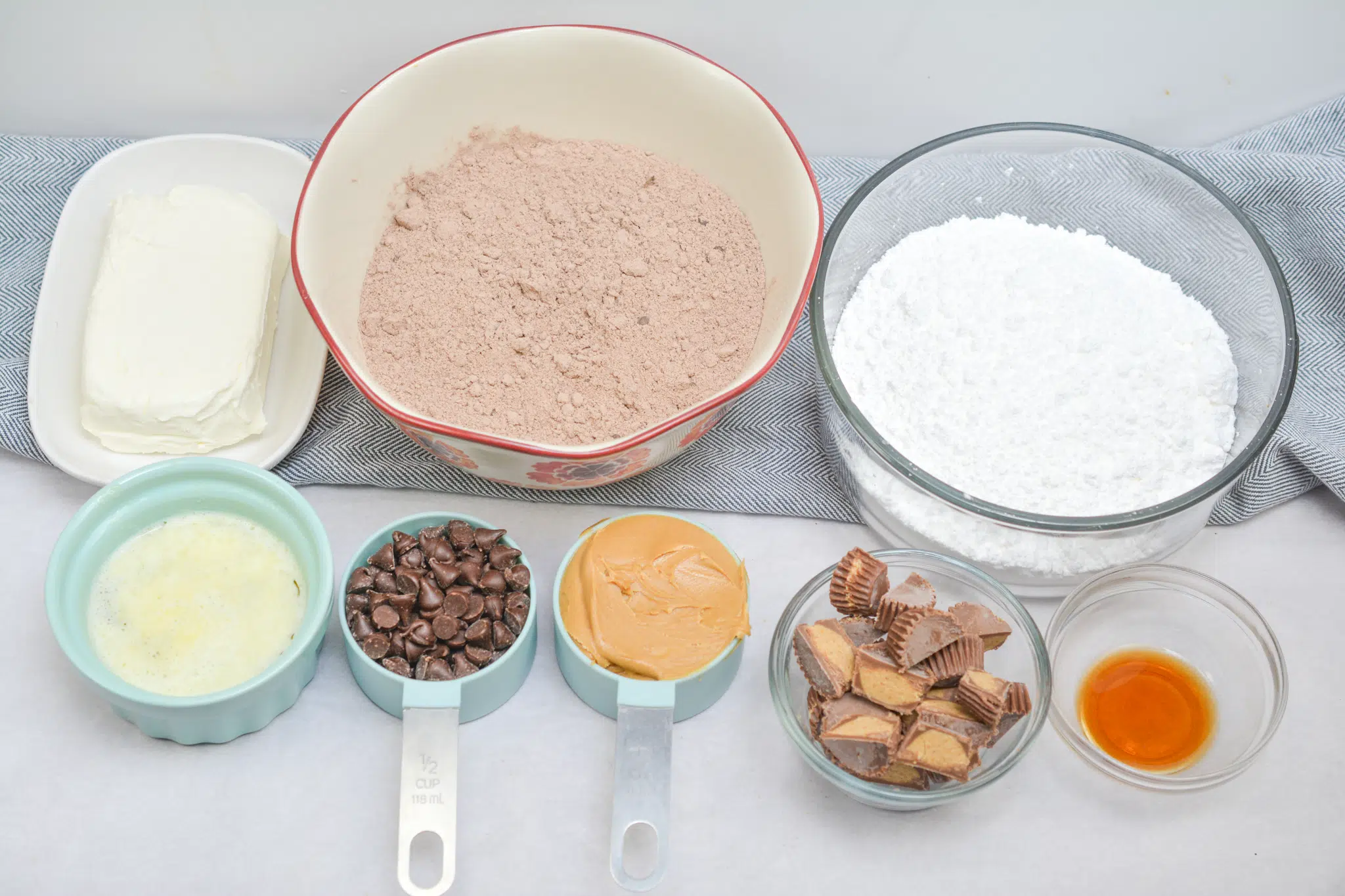 Chocolate Peanut Butter Earthquake Cake