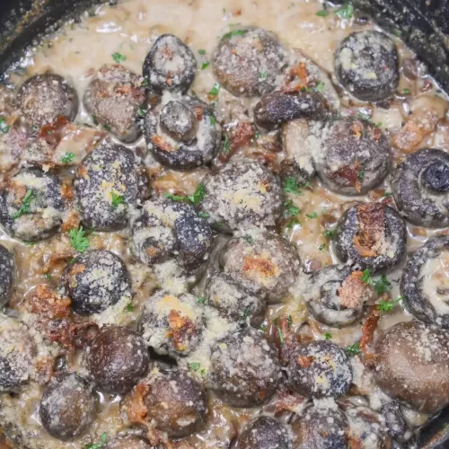 Creamy Garlic Mushrooms And Bacon