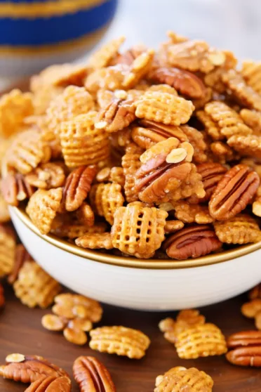 Praline Crunch Snack Mix Recipe