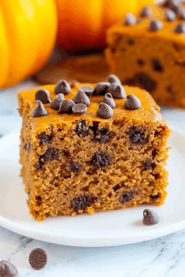 Easy Pumpkin Chocolate Chip Cake